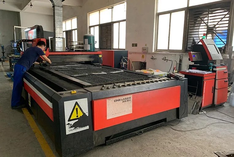 Thiết bị cắt laser tại nhà máy REHOO